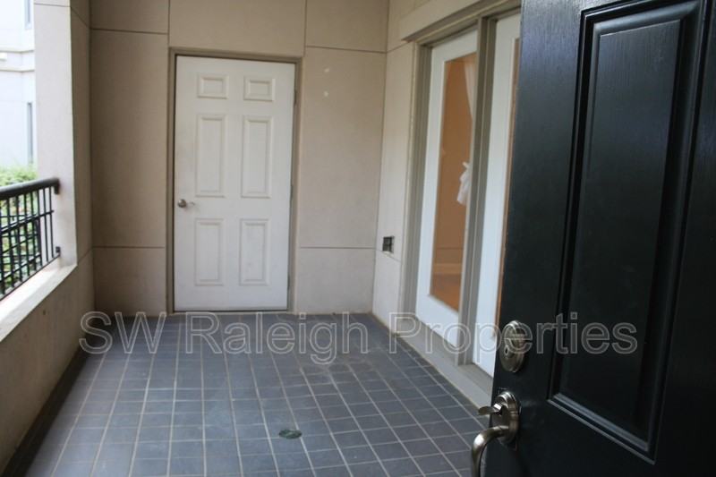 252 E Davie St - Photo 6 of 31