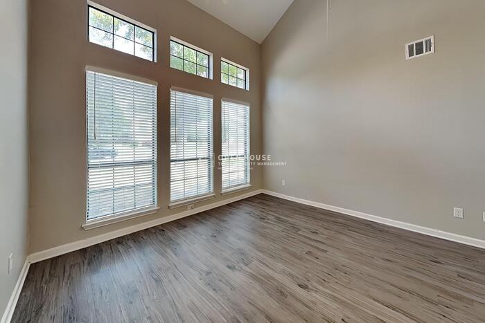 4504 Westchase Cir - Photo 5 of 20