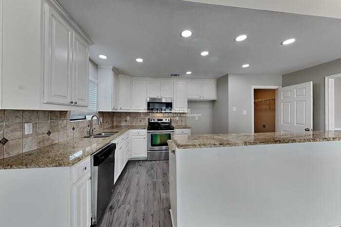 4504 Westchase Cir - Photo 7 of 20