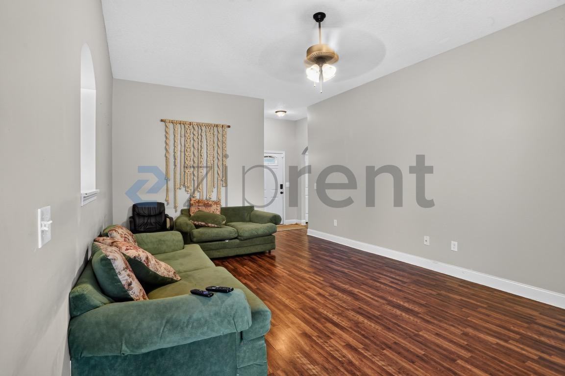 111 Winsted Ct - Photo 6 of 24