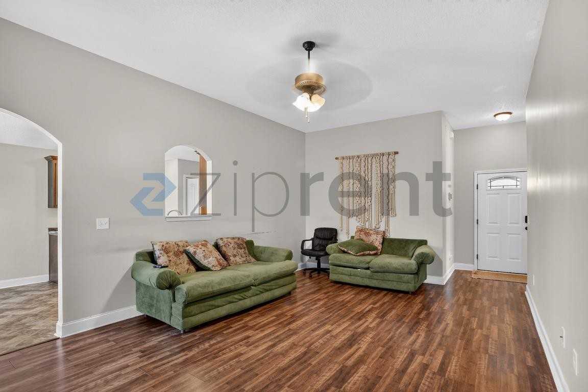 111 Winsted Ct - Photo 7 of 24