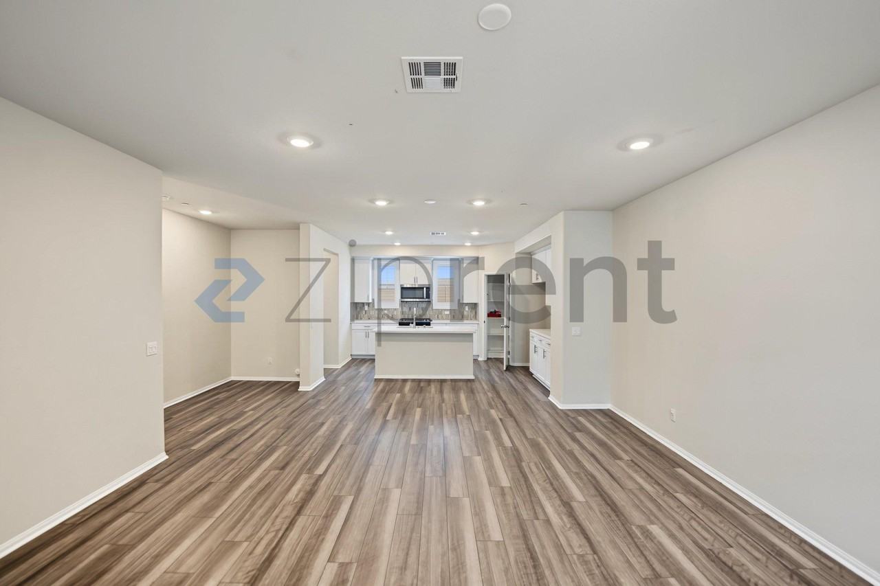 40815 Melrose Dr - Photo 5 of 24