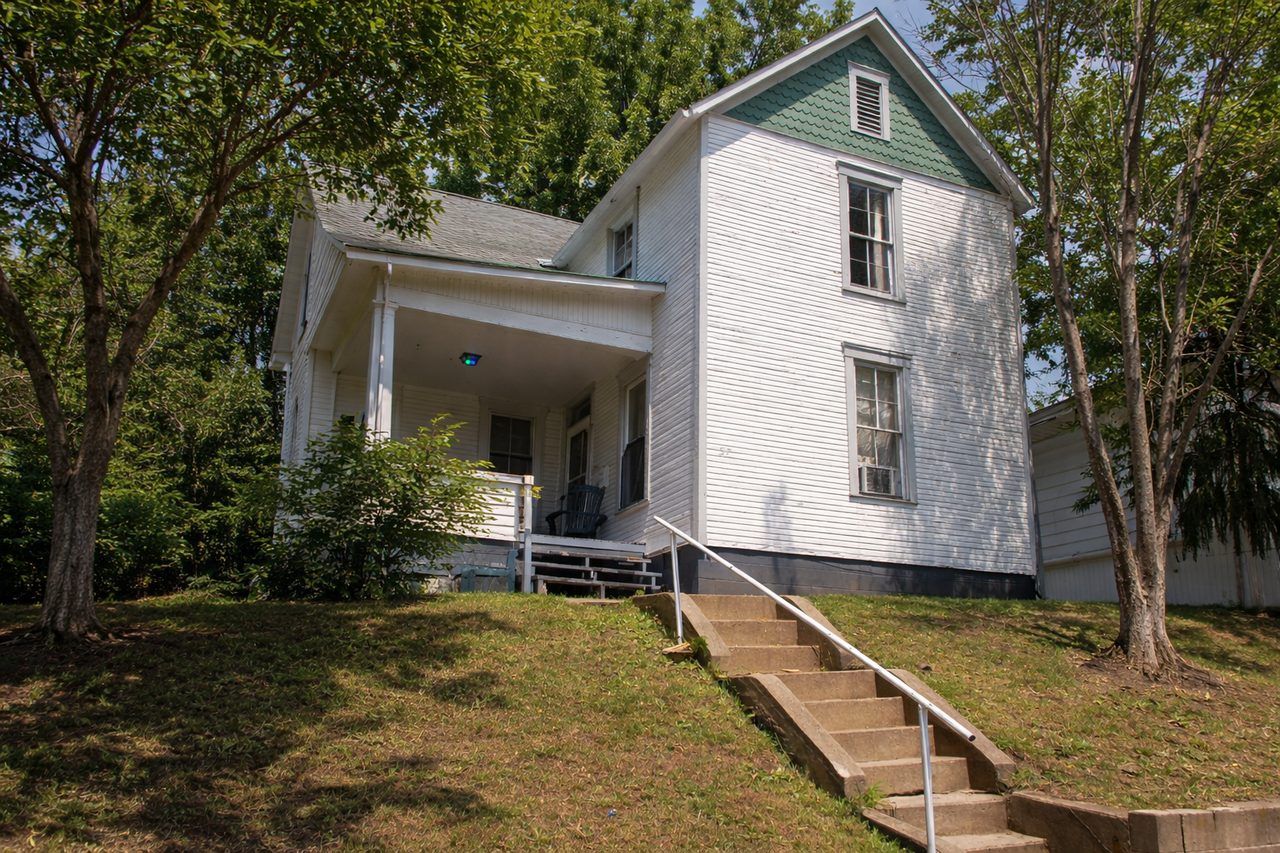 57 Franklin Avenue - Photo 4 of 8