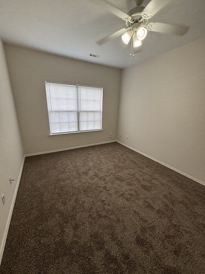 3100 Southwest Deerfield Boulevard - Photo 5 of 17