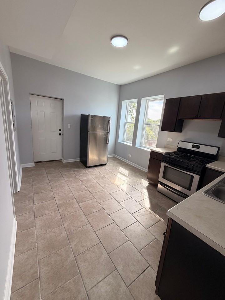1515 South Millard Avenue - Photo 2 of 10