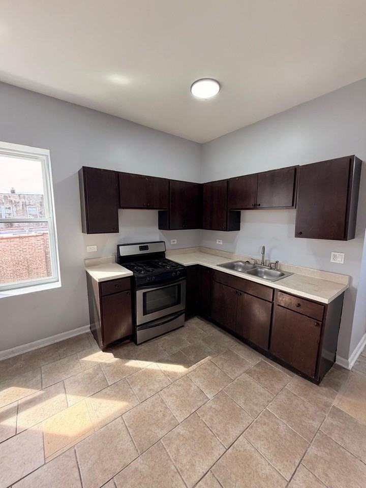 1515 South Millard Avenue - Photo 3 of 10