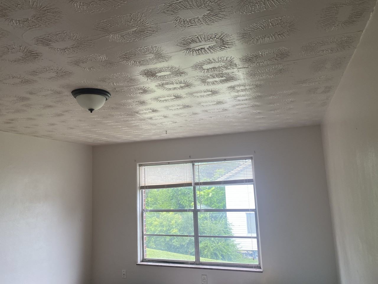 2525 Lakeview Ave - Photo 2 of 13