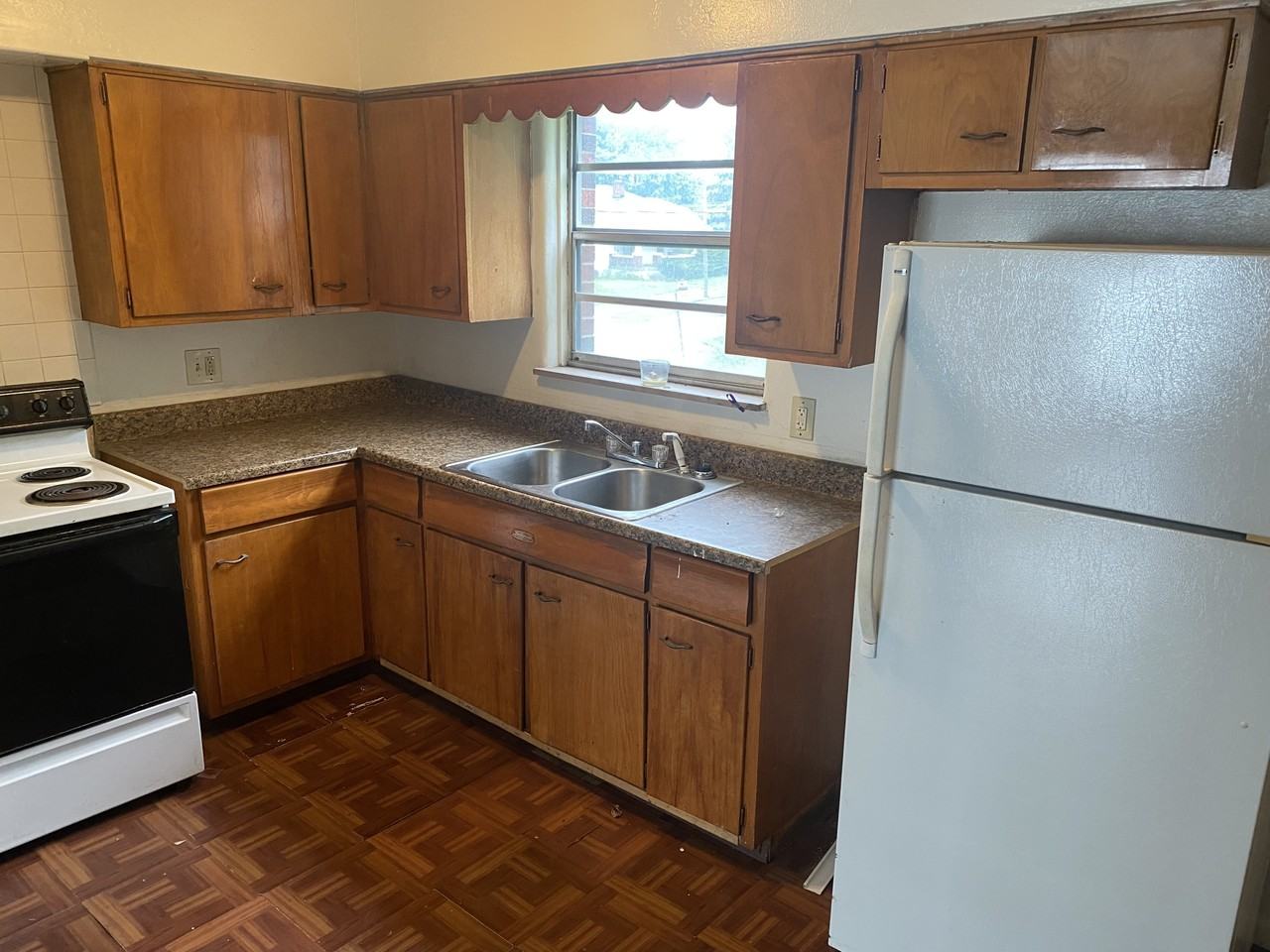 2525 Lakeview Ave - Photo 4 of 13