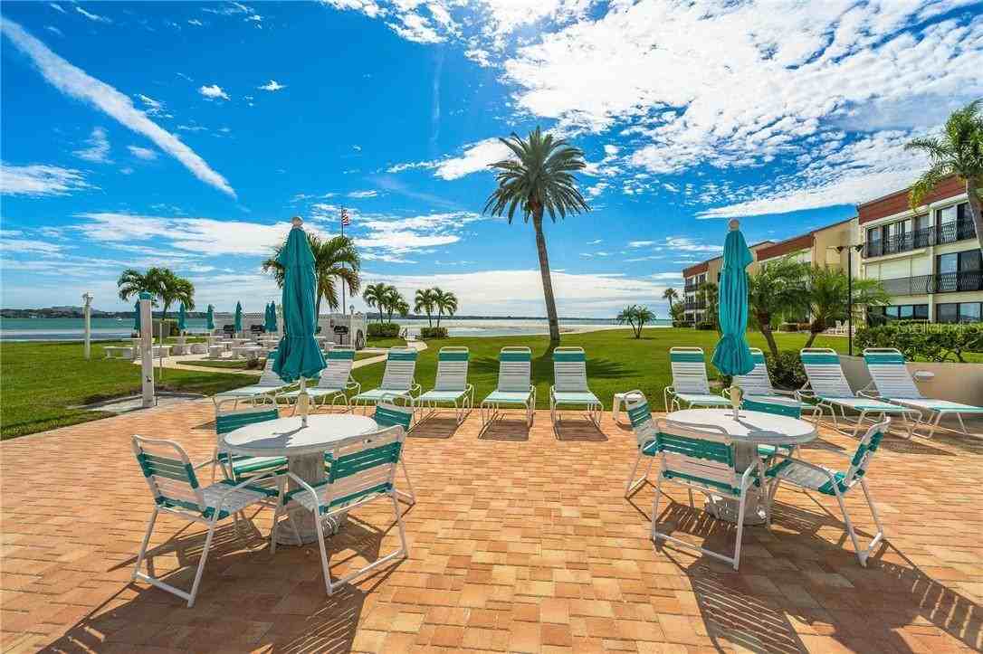 851 Bayway Boulevard - Photo 3 of 45