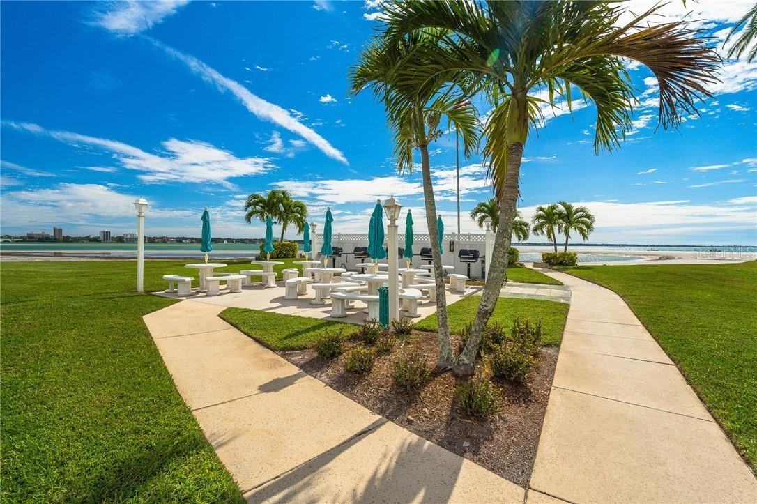851 Bayway Boulevard - Photo 4 of 45