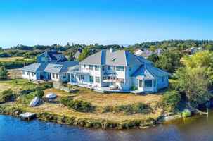 featured image of 1541 Ocean View Ln