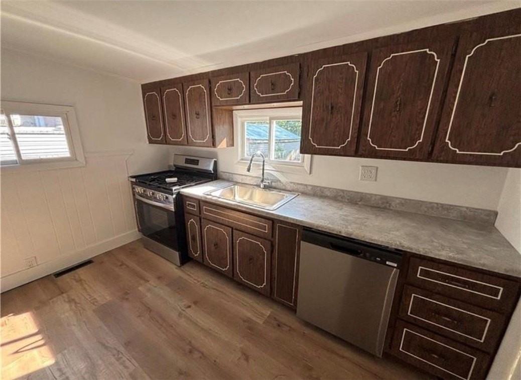 712 German St - Photo 2 of 14