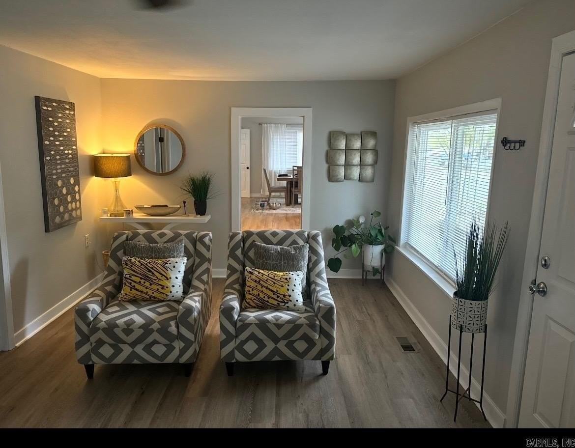 5008 Allen St - Photo 4 of 10