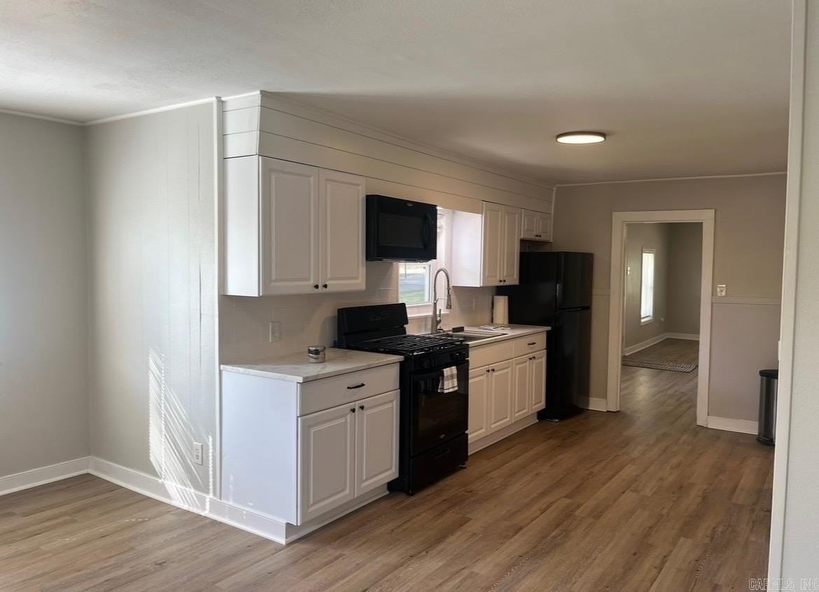 5008 Allen St - Photo 5 of 10