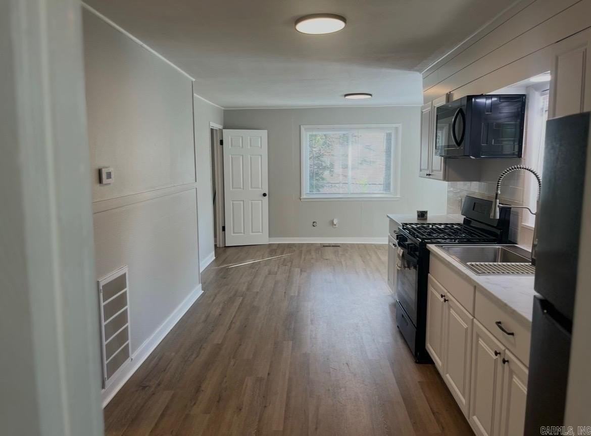 5008 Allen St - Photo 6 of 10
