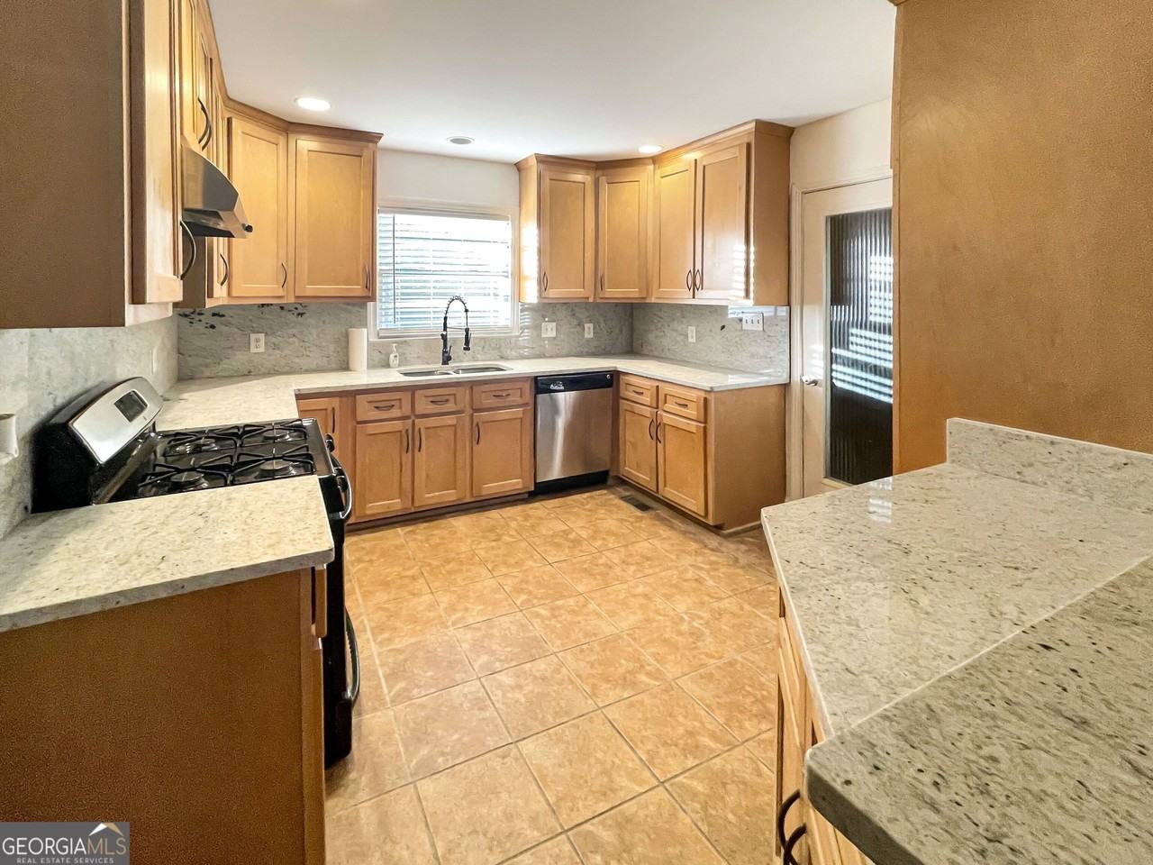 871 Laurelmont Dr Sw - Photo 3 of 11