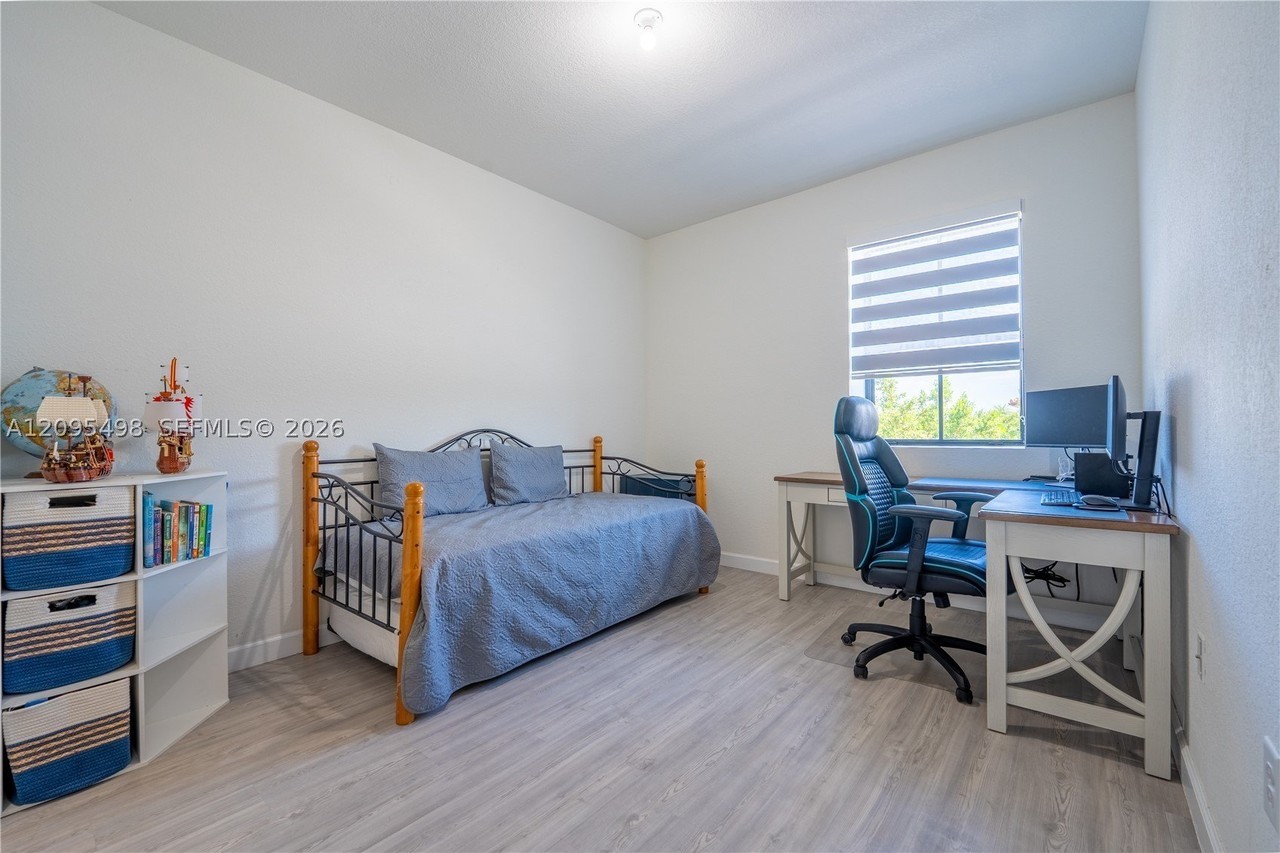 2588 Se 2nd St - Photo 6 of 28