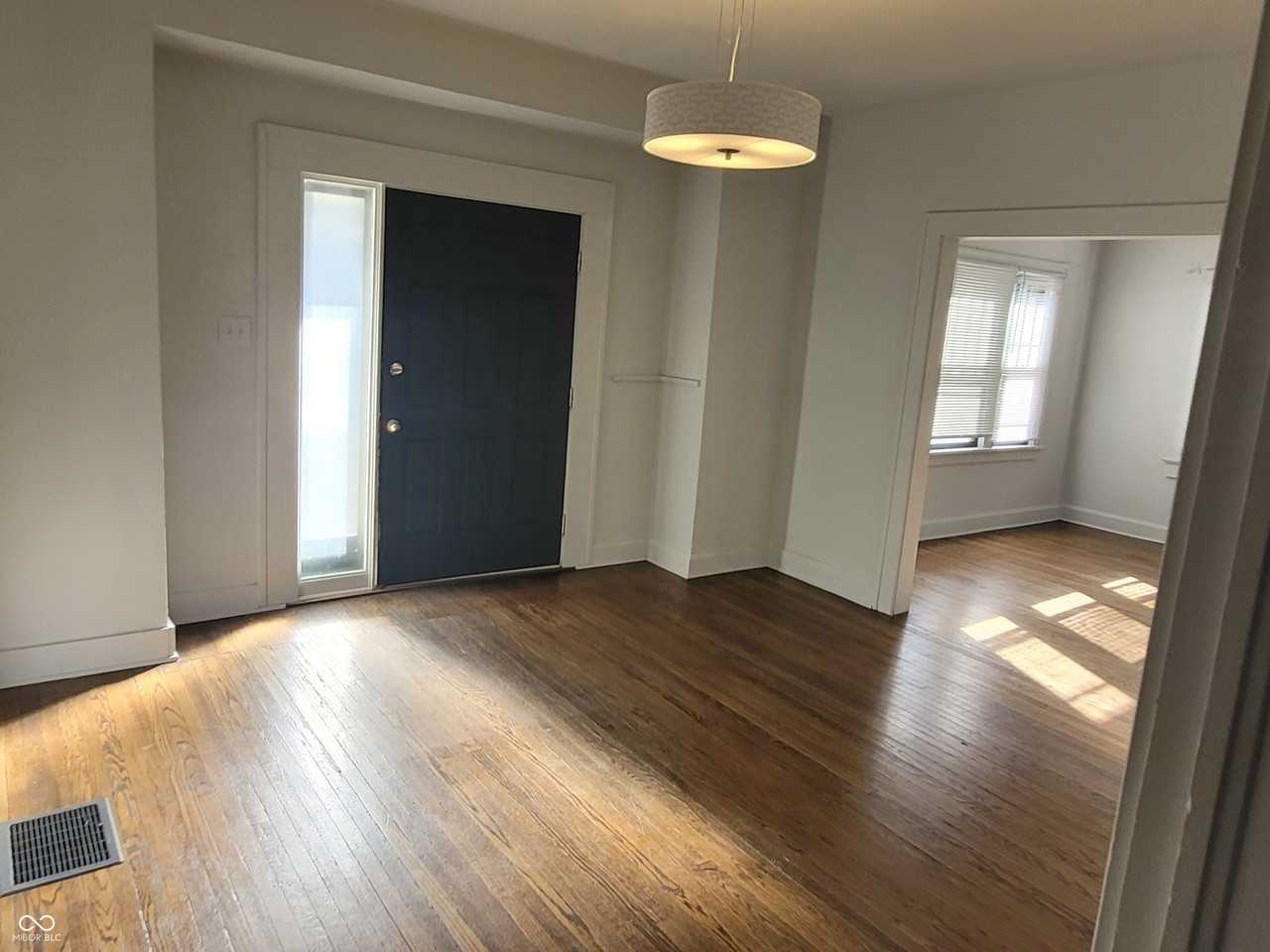 629 Carlyle Pl - Photo 2 of 10