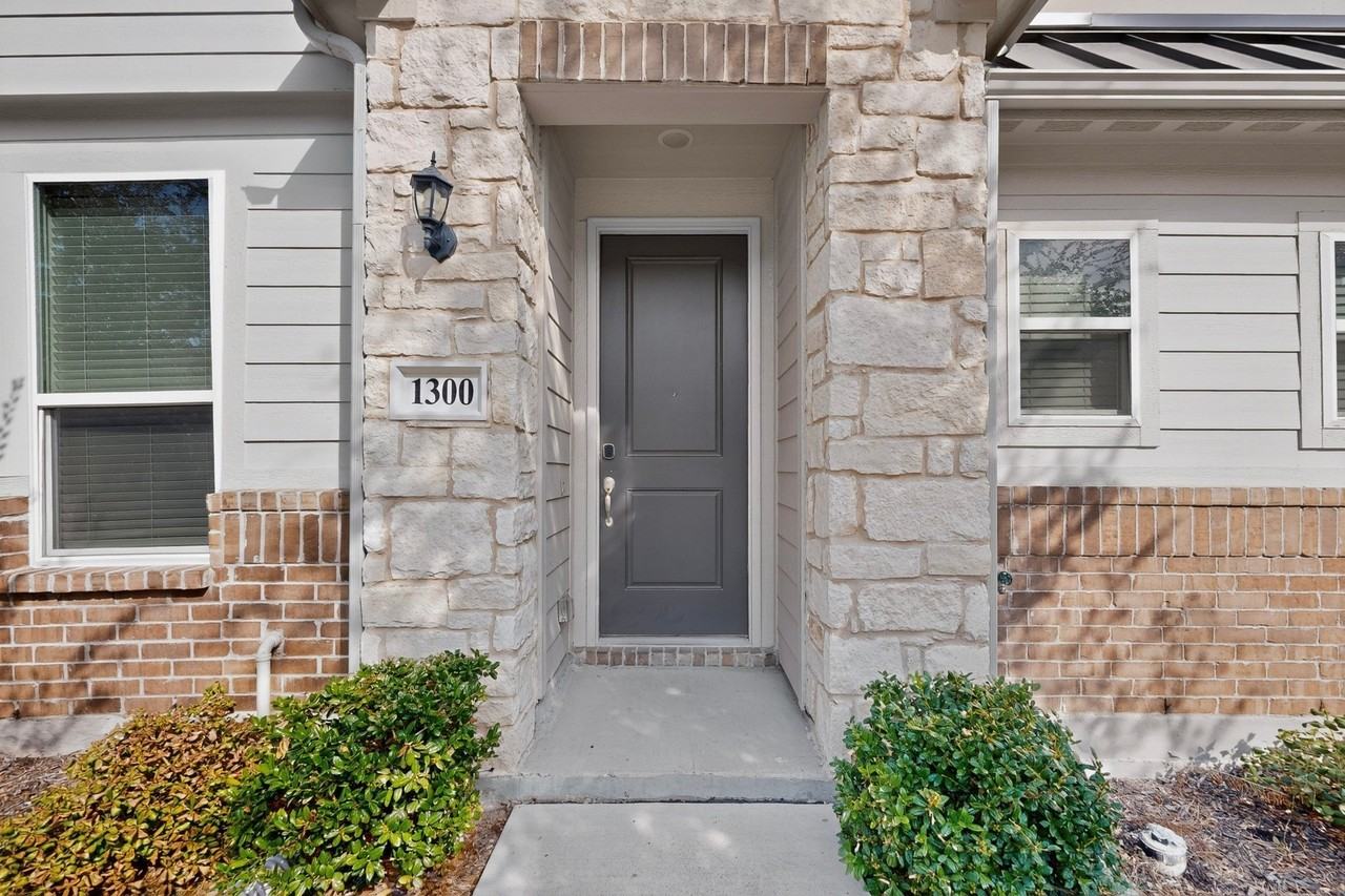 1300 Pebblebrook Dr - Photo 3 of 28
