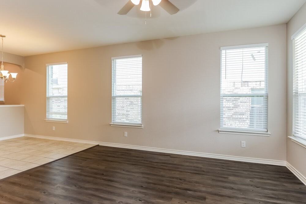 1318 Hawk Ct - Photo 4 of 16