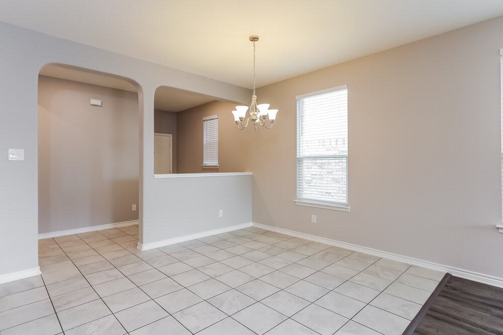 1318 Hawk Ct - Photo 5 of 16