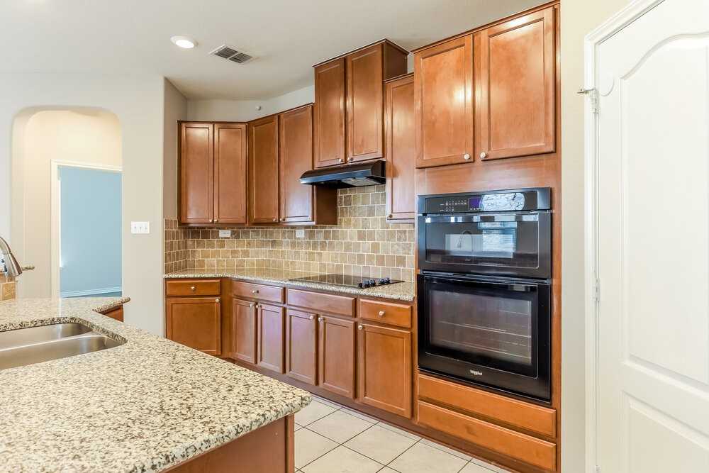 1318 Hawk Ct - Photo 7 of 16