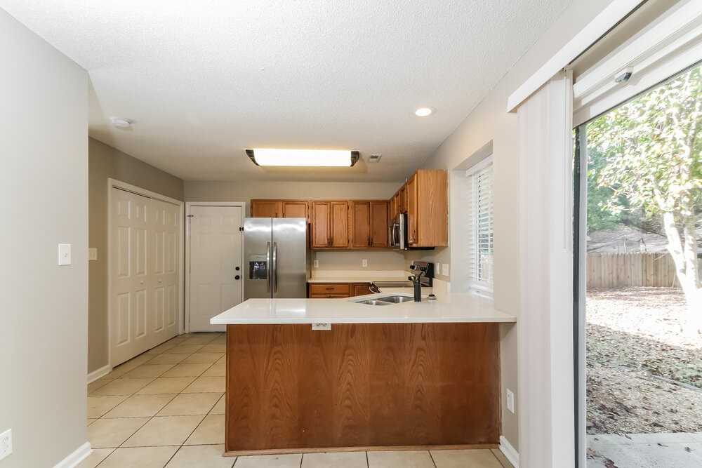 5030 Poplar Glen Dr - Photo 6 of 17