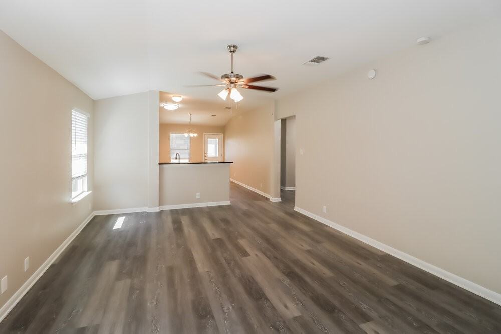 1117 Plateau Trl - Photo 4 of 16