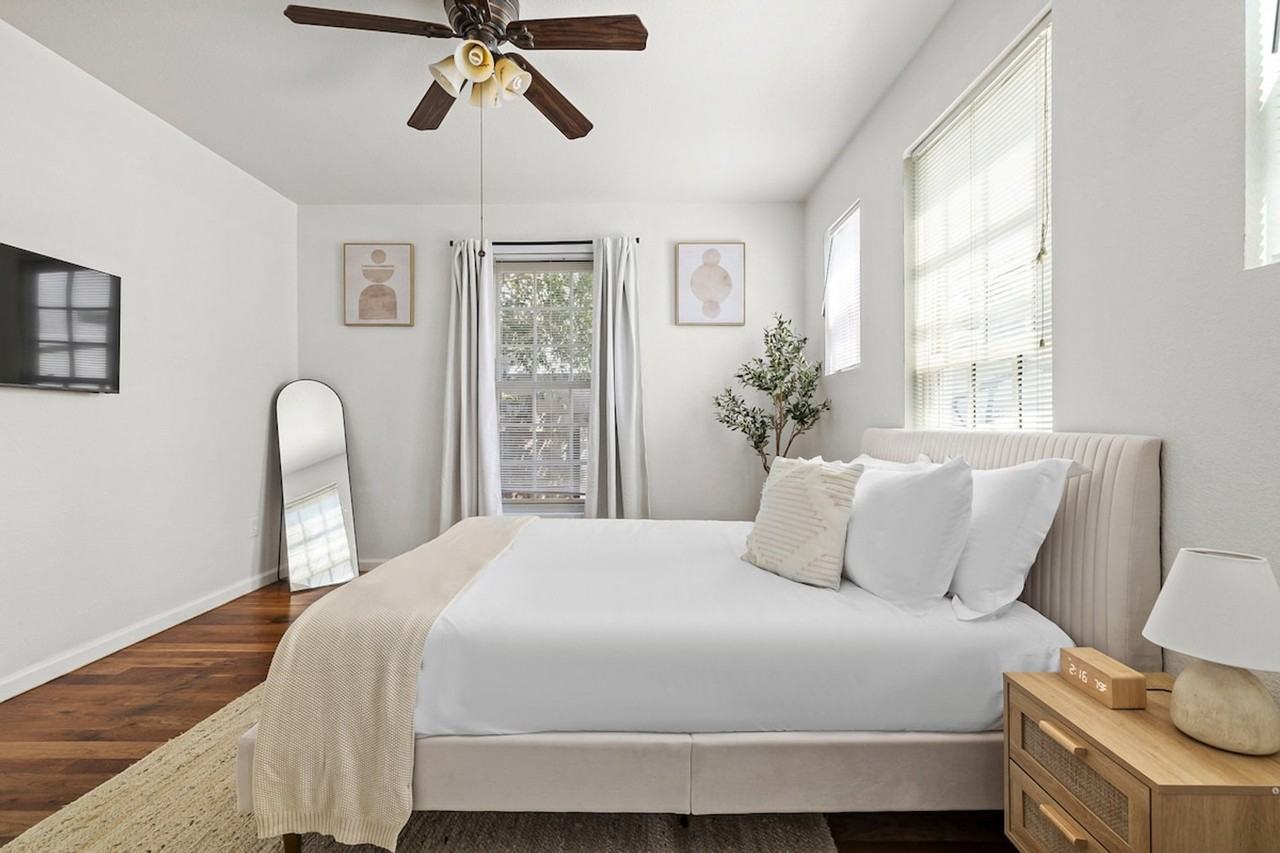 1703 Chicon St #1630384P - Photo 4 of 27