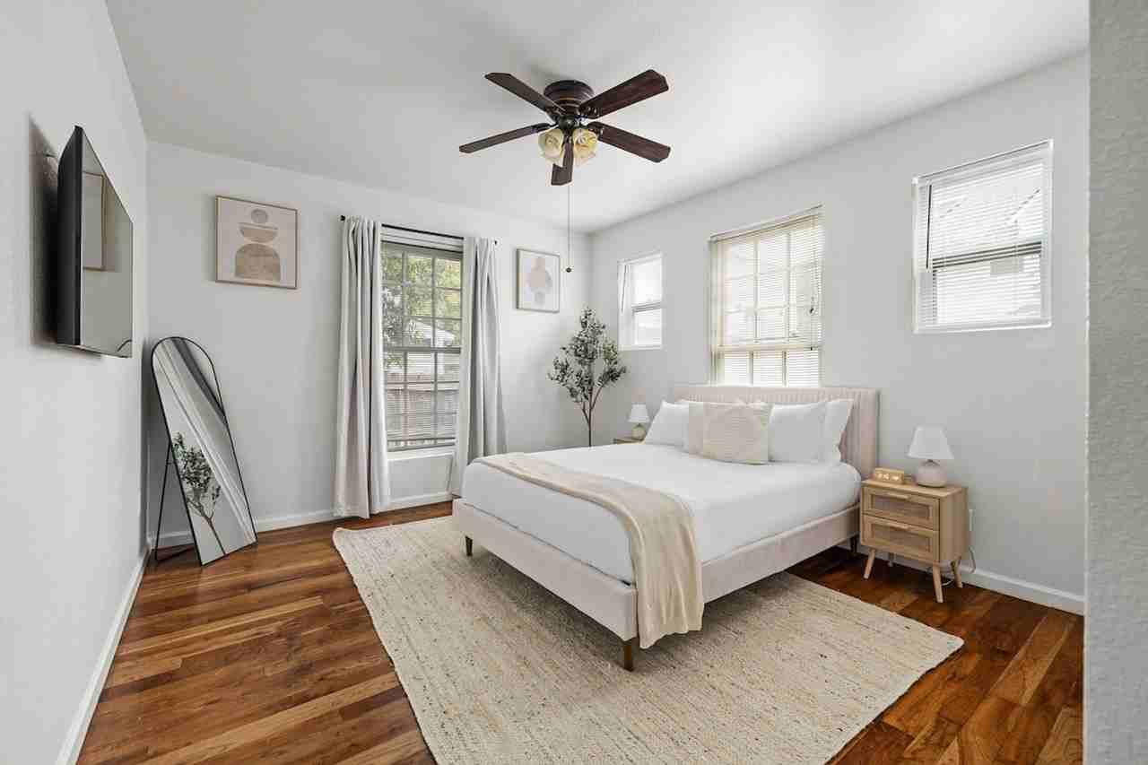 1703 Chicon St #1630384P - Photo 5 of 27