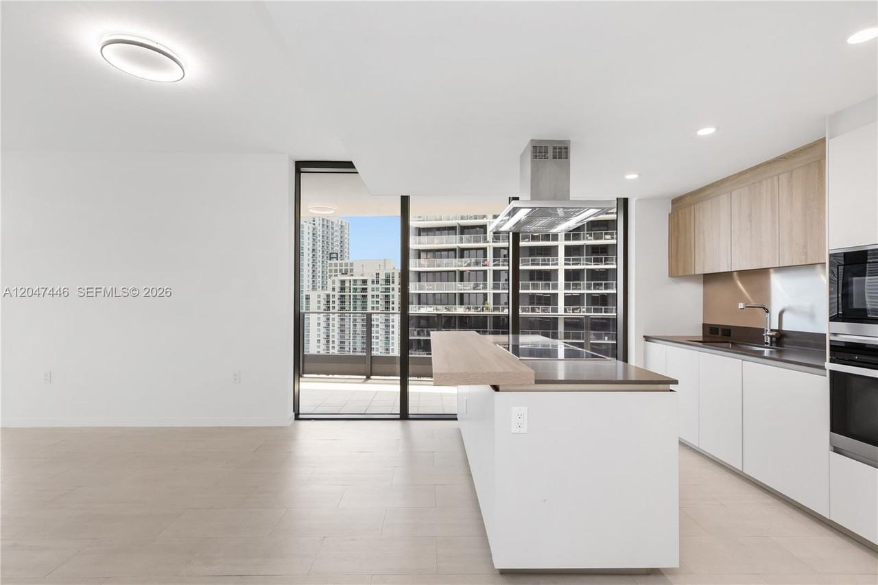 Brickell Plaza & SE 10th St - Photo 5 of 32