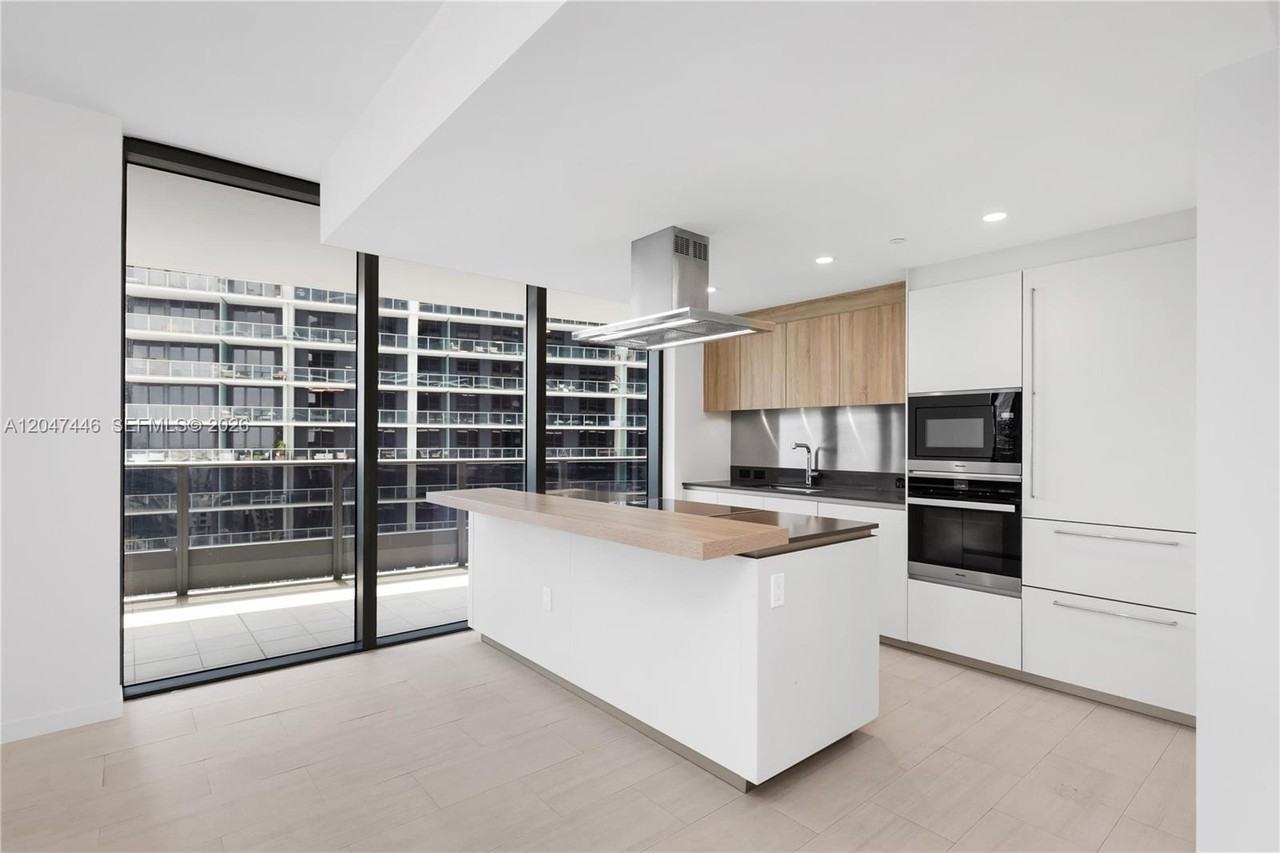 Brickell Plaza & SE 10th St - Photo 6 of 32