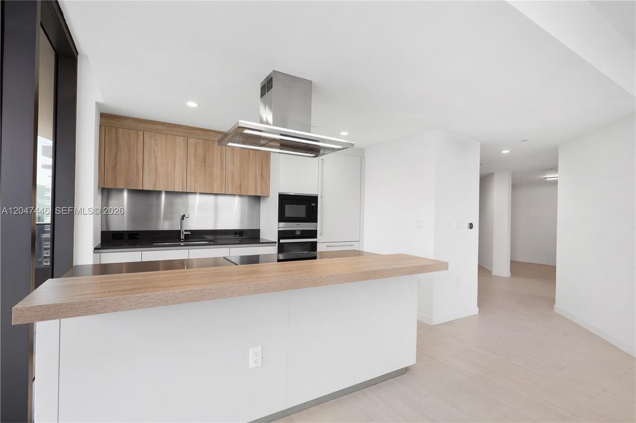 Brickell Plaza & SE 10th St - Photo 7 of 32