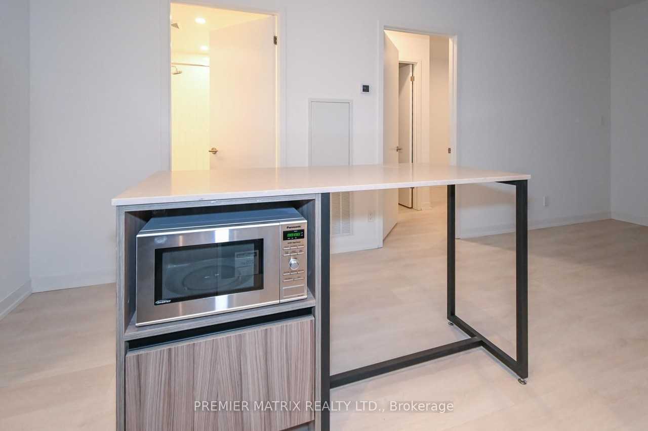 8 Beverley Glen Boulevard #106 - Photo 3 of 10