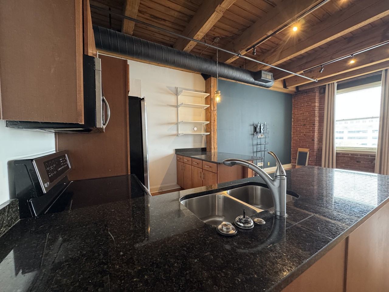 700 Broadway Boulevard #409 - Photo 4 of 18