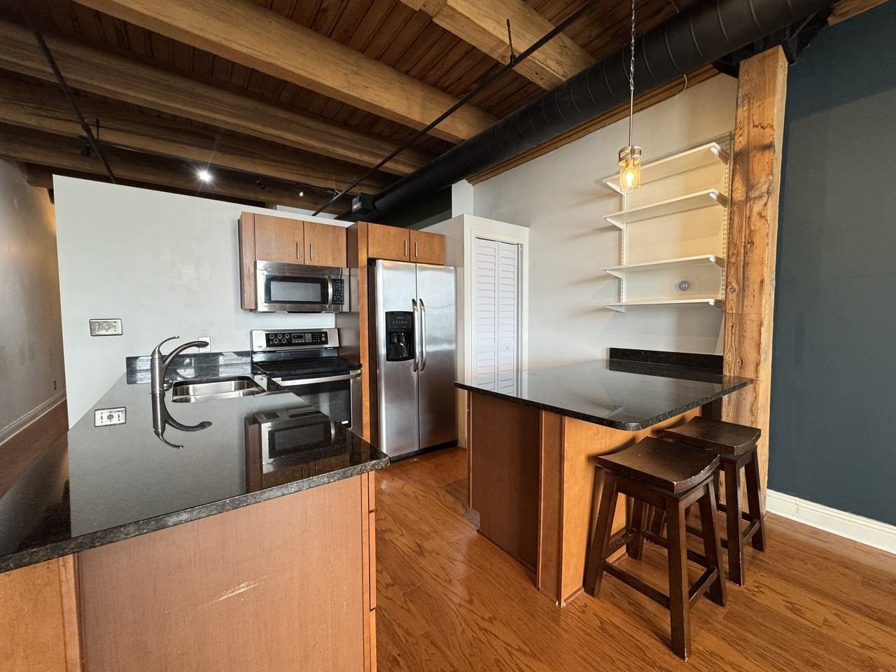 700 Broadway Boulevard #409 - Photo 3 of 18