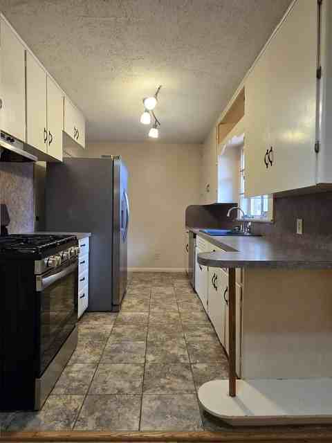 1303 Sunset Drive - Photo 4 of 17