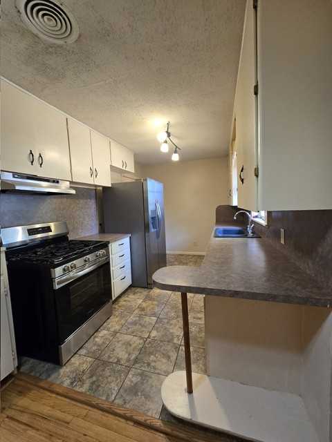 1303 Sunset Drive - Photo 5 of 17