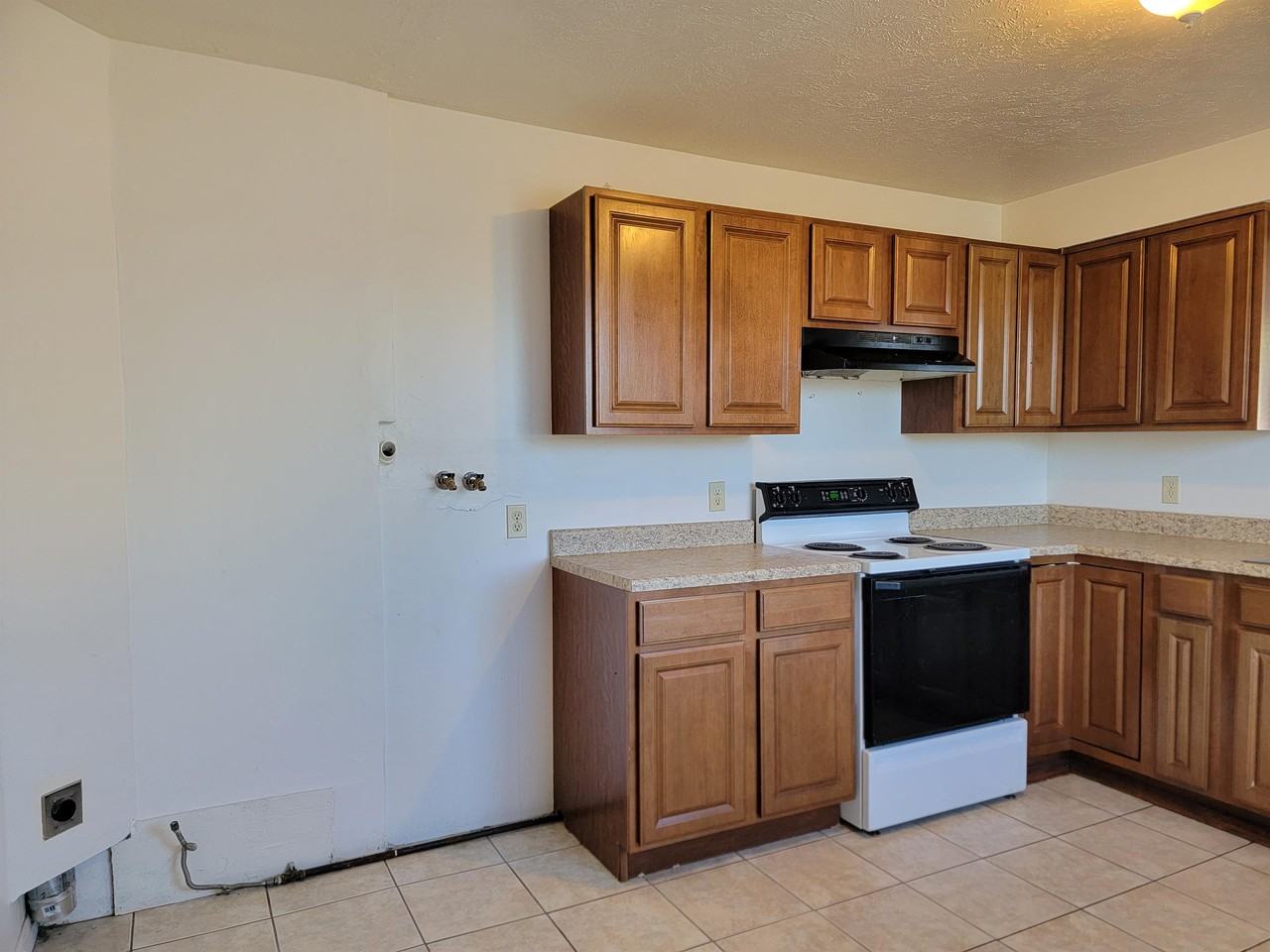 162 S Hale St #162 - Photo 3 of 23