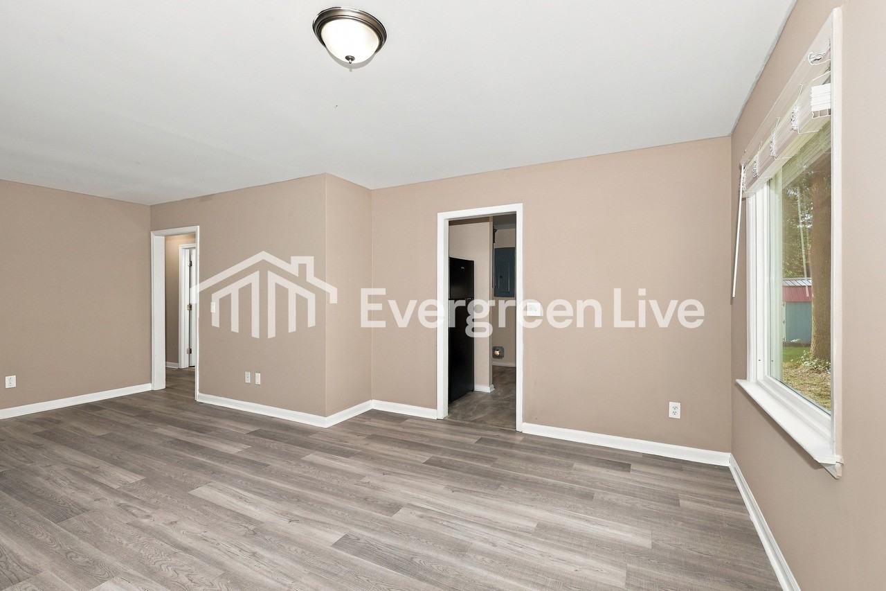 206 London Pride Rd - Photo 2 of 15