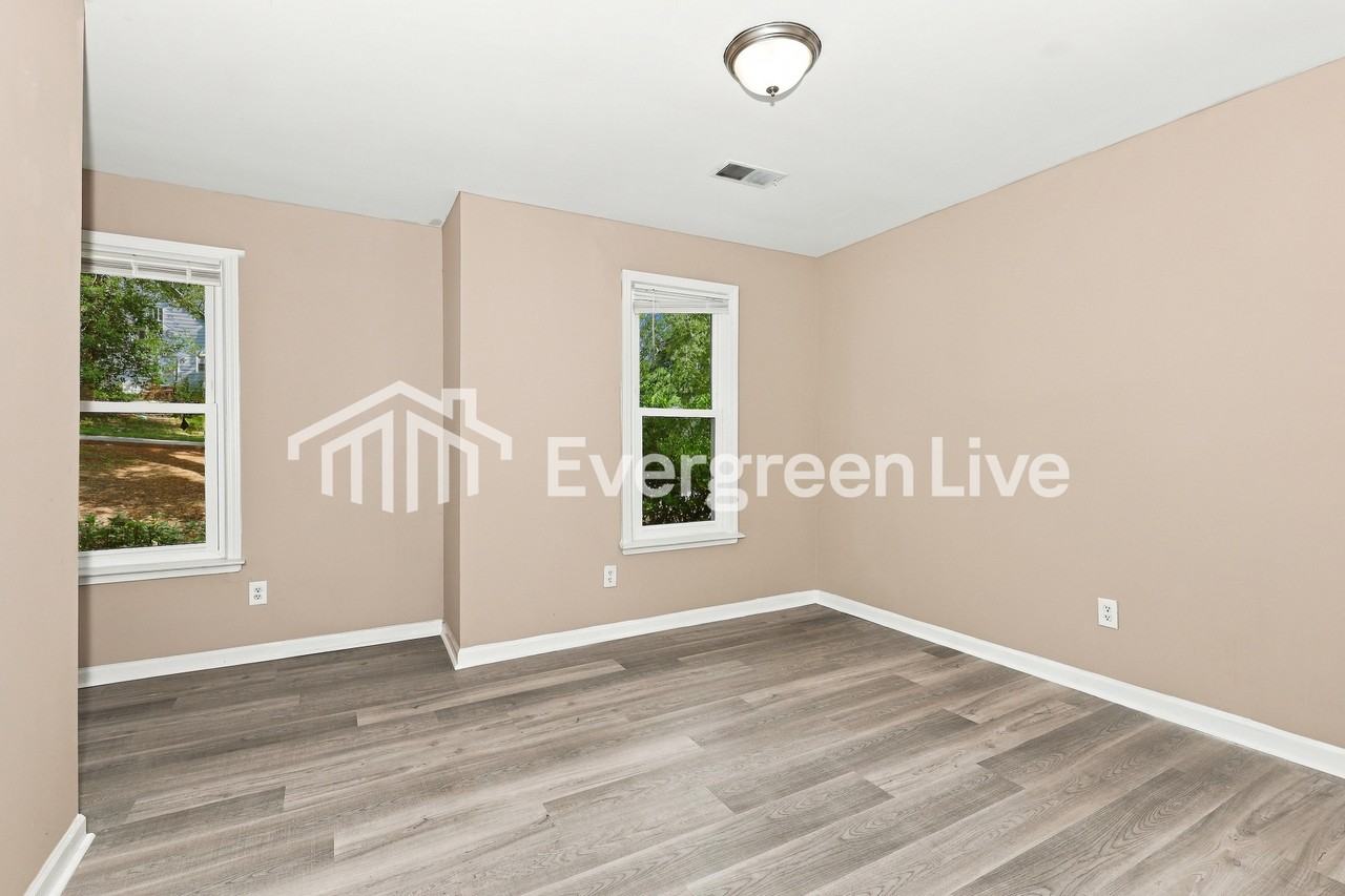 206 London Pride Rd - Photo 7 of 15