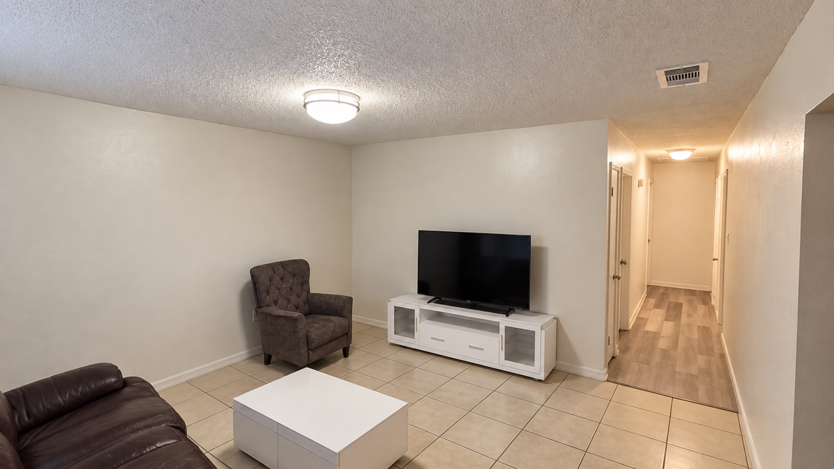 2319 Newton St - Photo 2 of 11