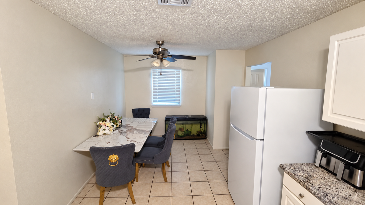 2319 Newton St - Photo 3 of 11