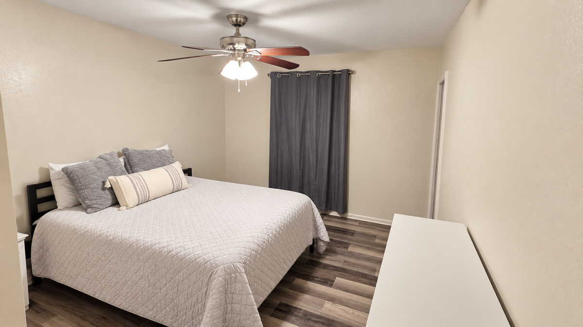 2319 Newton St - Photo 6 of 11