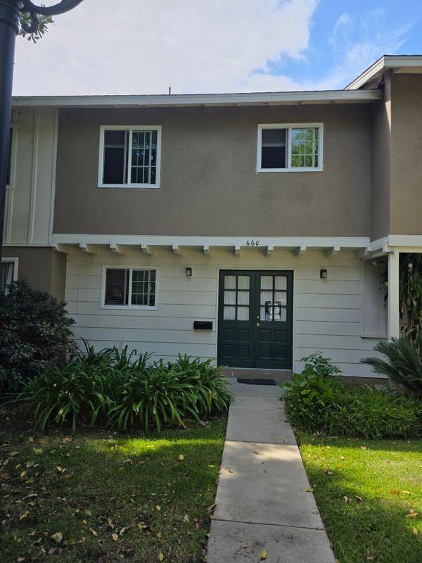660 E Lee Pl
