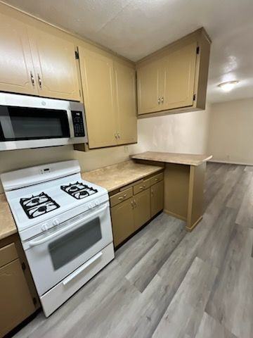 660 E Lee Pl - Photo 6 of 15