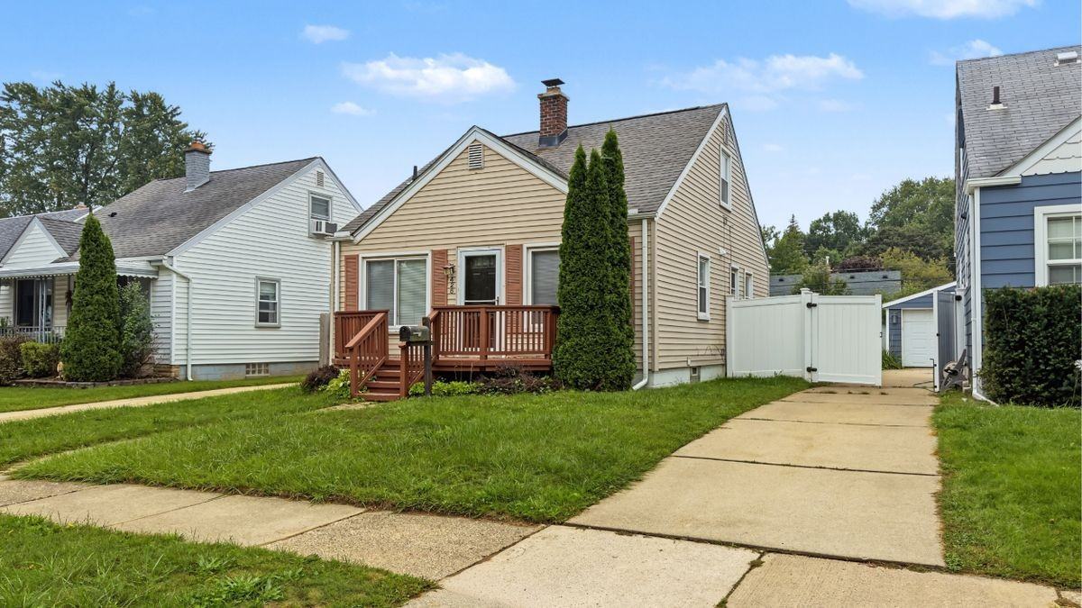 425 N Minerva Ave - Photo 3 of 29