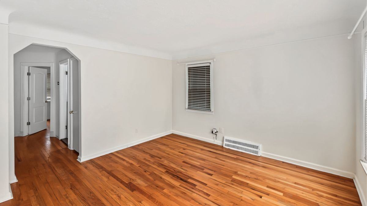 425 N Minerva Ave - Photo 5 of 29