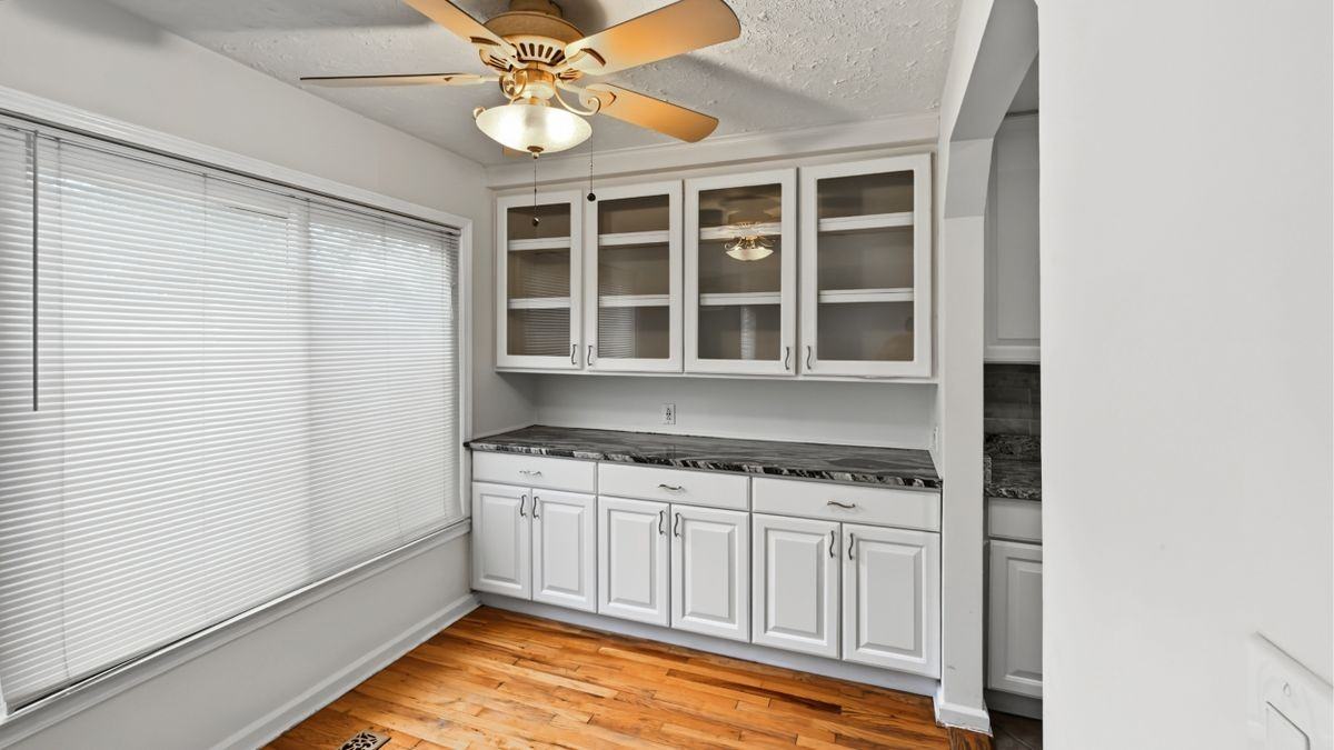 425 N Minerva Ave - Photo 7 of 29