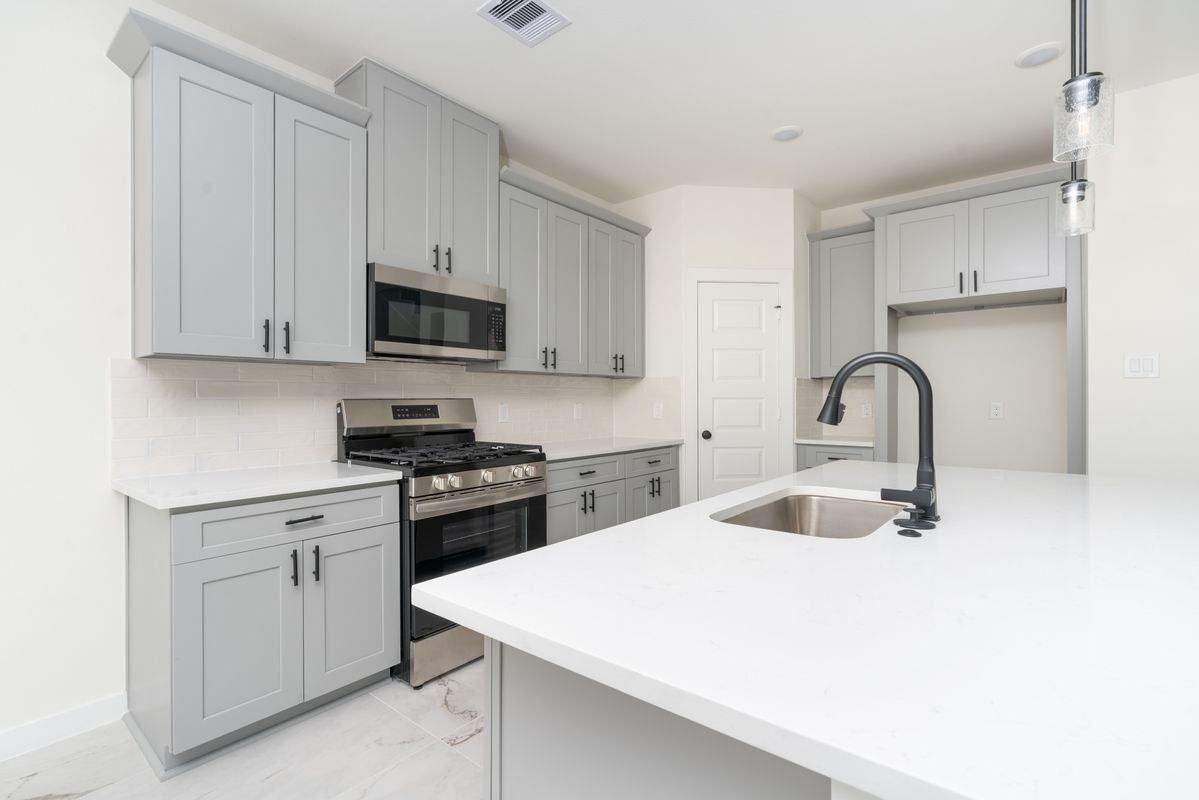 6026 Royal Palm Dr - Photo 3 of 17